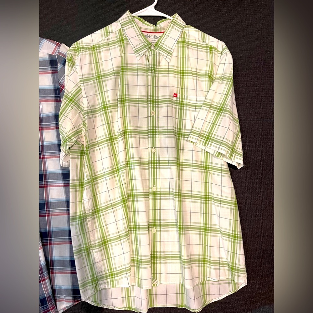 Quicksilver collard shirt size Large